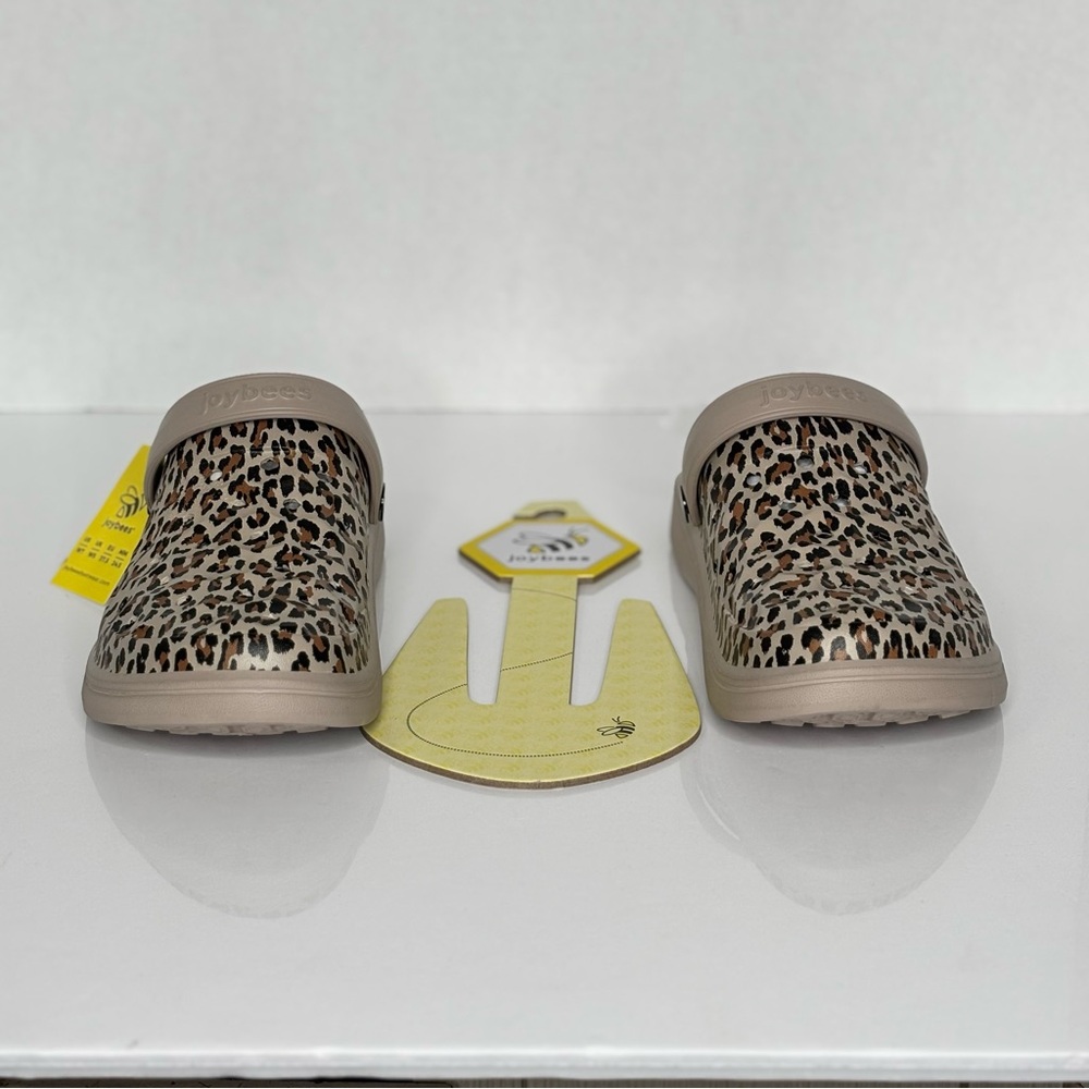 JOYBEES-CROCS- Leopard Print Size 7W